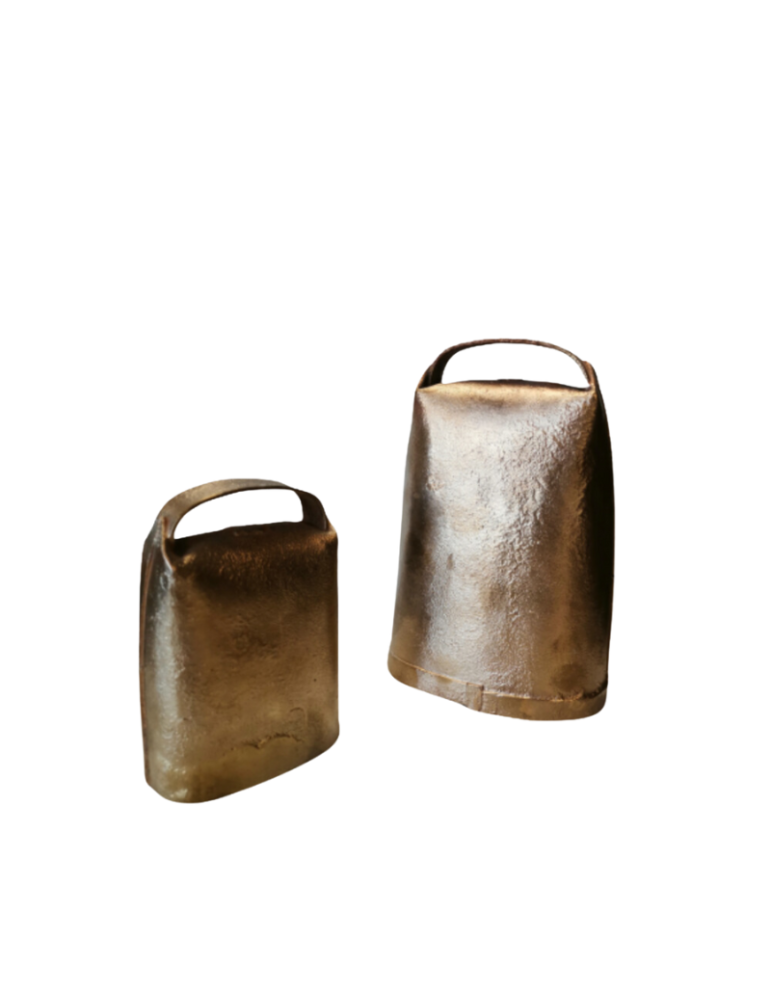 Cloche Platelle, tôle cuite cuivrée, sonorité courte, porté longue