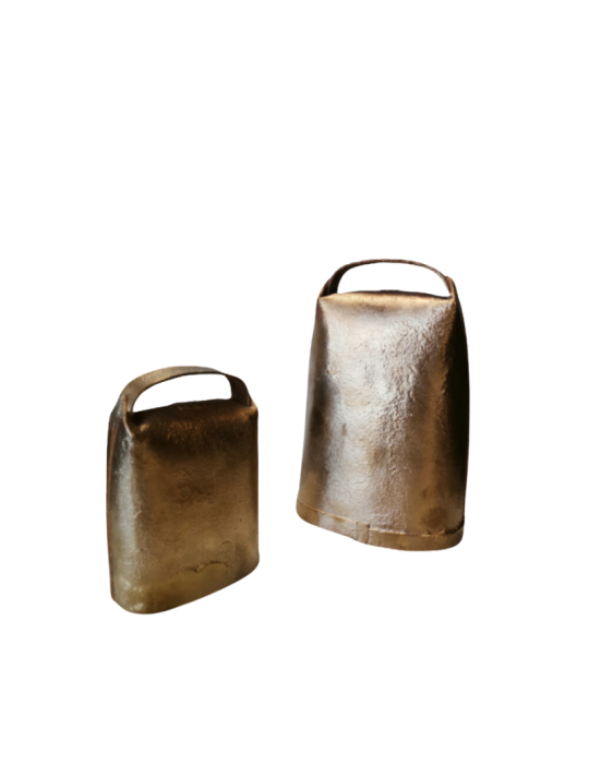 Cloche Platelle, tôle cuite cuivrée, sonorité courte, porté longue